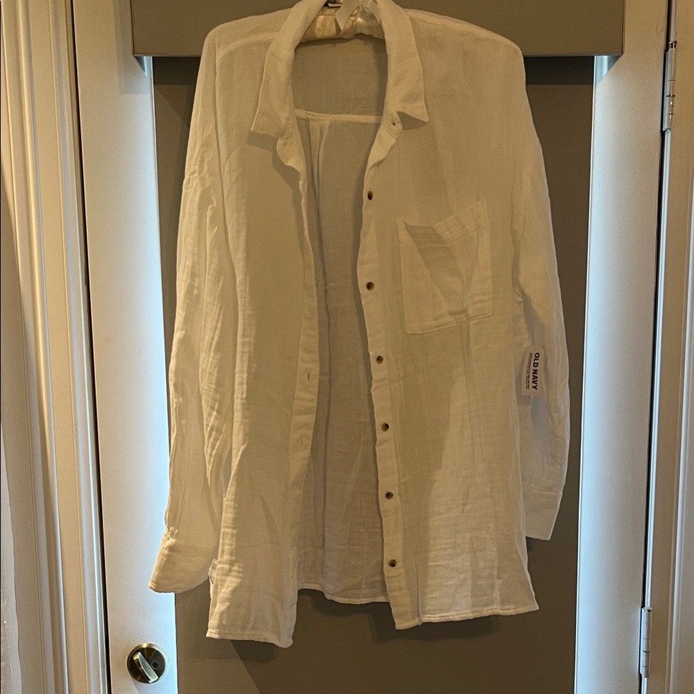 Old Navy Woman’s White Lightweight Blouse/Shirt